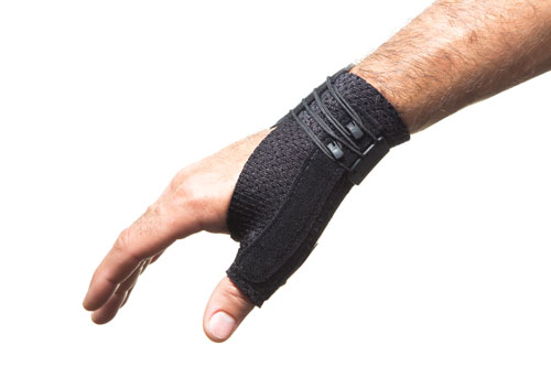 The thumb bandage supports maximum freedom of movement
